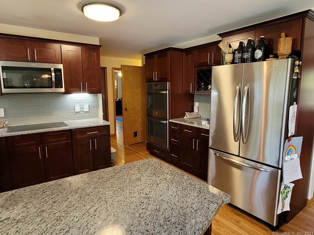 155 Amity St, Meriden CT  06450-2333 exterior