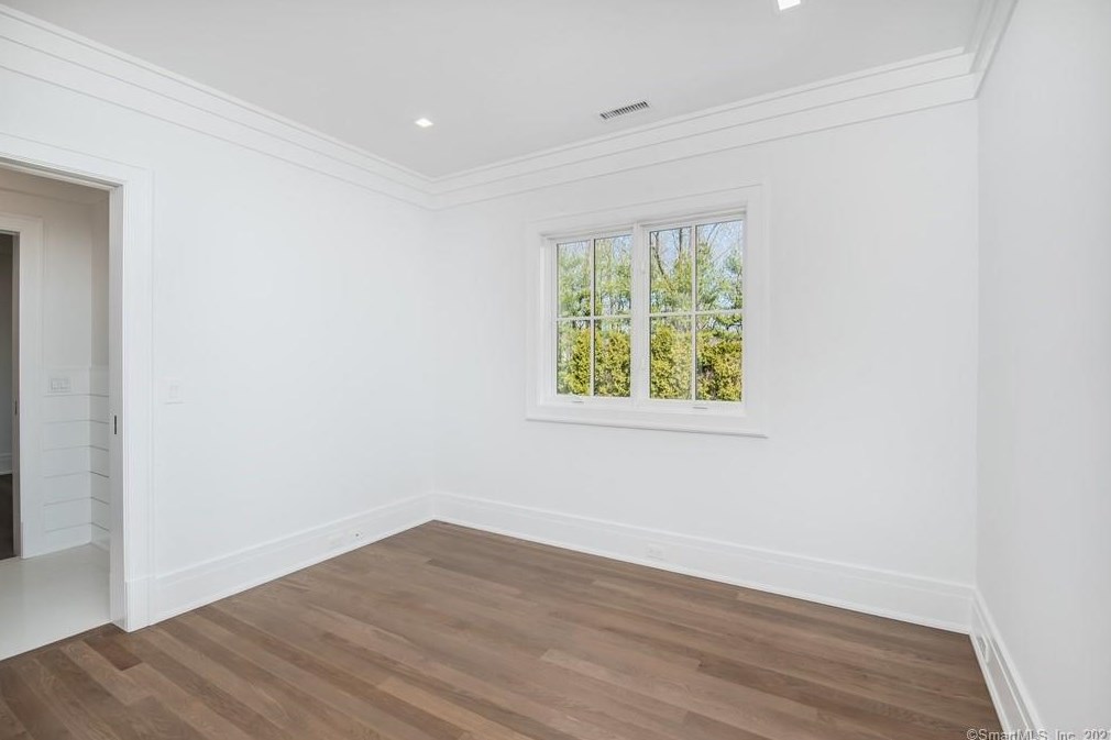 11 Anthony Pl, Riverside CT  06878-1611 exterior