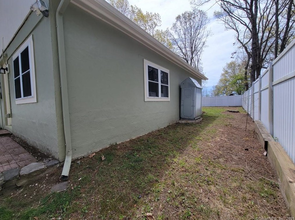 18 Elm St, Clinton CT  06413-2236 exterior