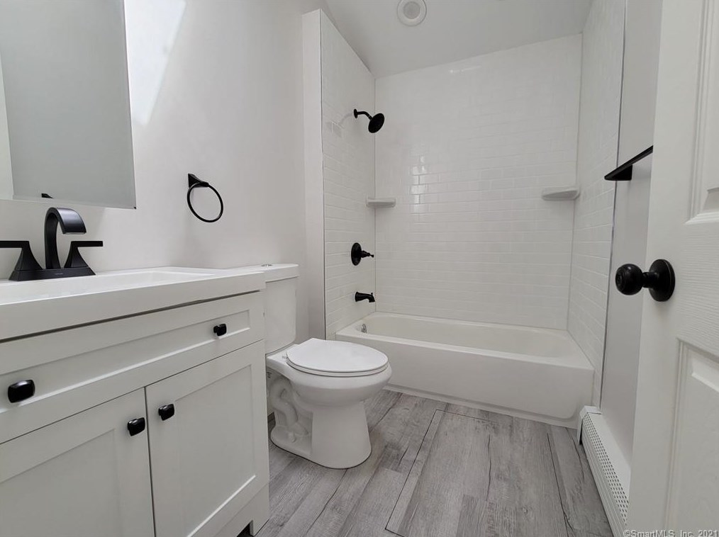 18 Elm St, Clinton CT  06413-2236 exterior