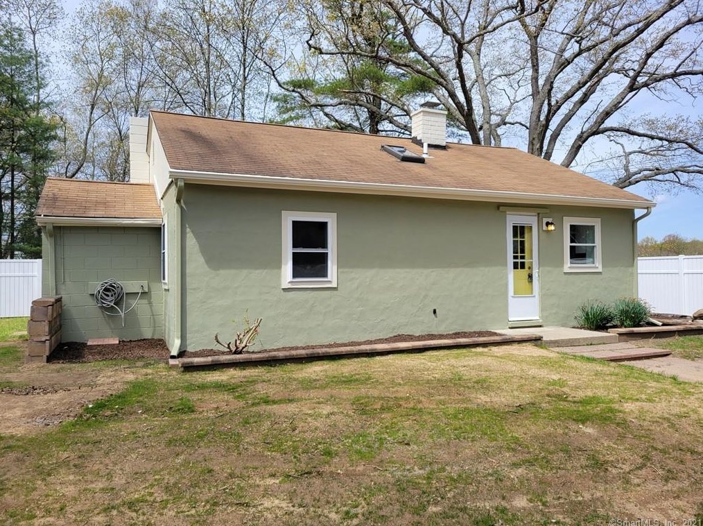 18 Elm St, Clinton CT  06413-2236 exterior