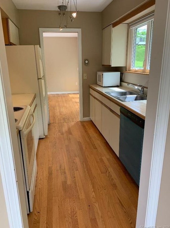 100 Forest St, New Haven CT  06518-2811 exterior