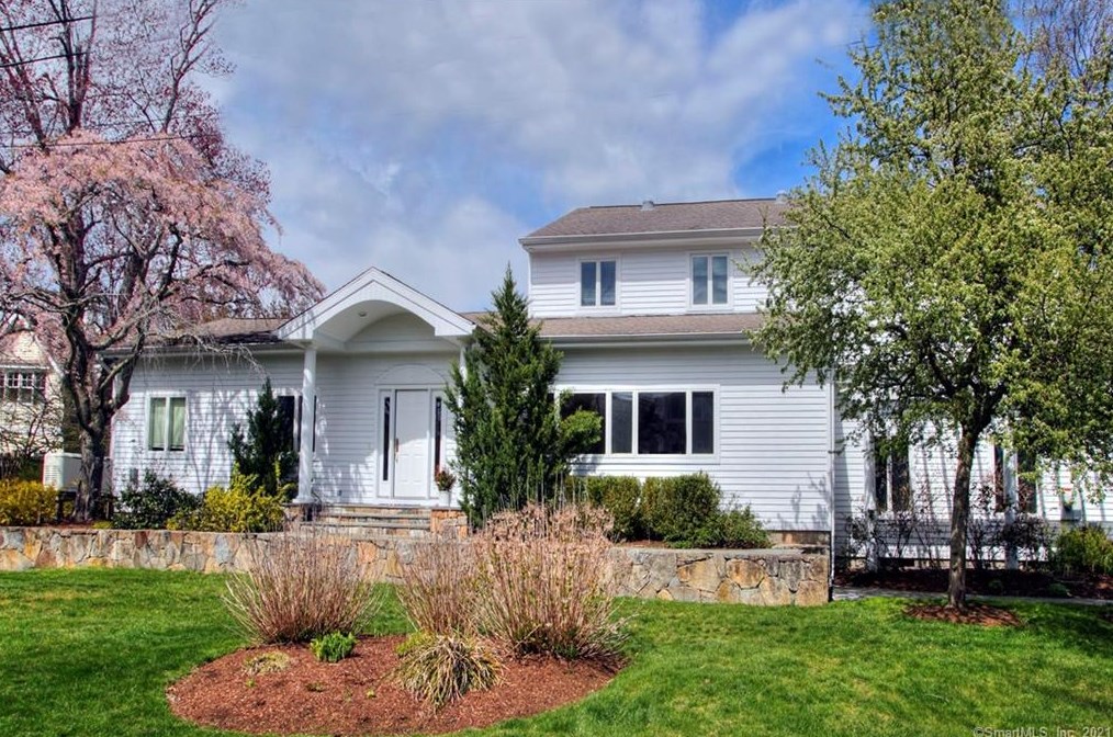 42 Fairfield Ave, Westport CT  06880-6825 exterior