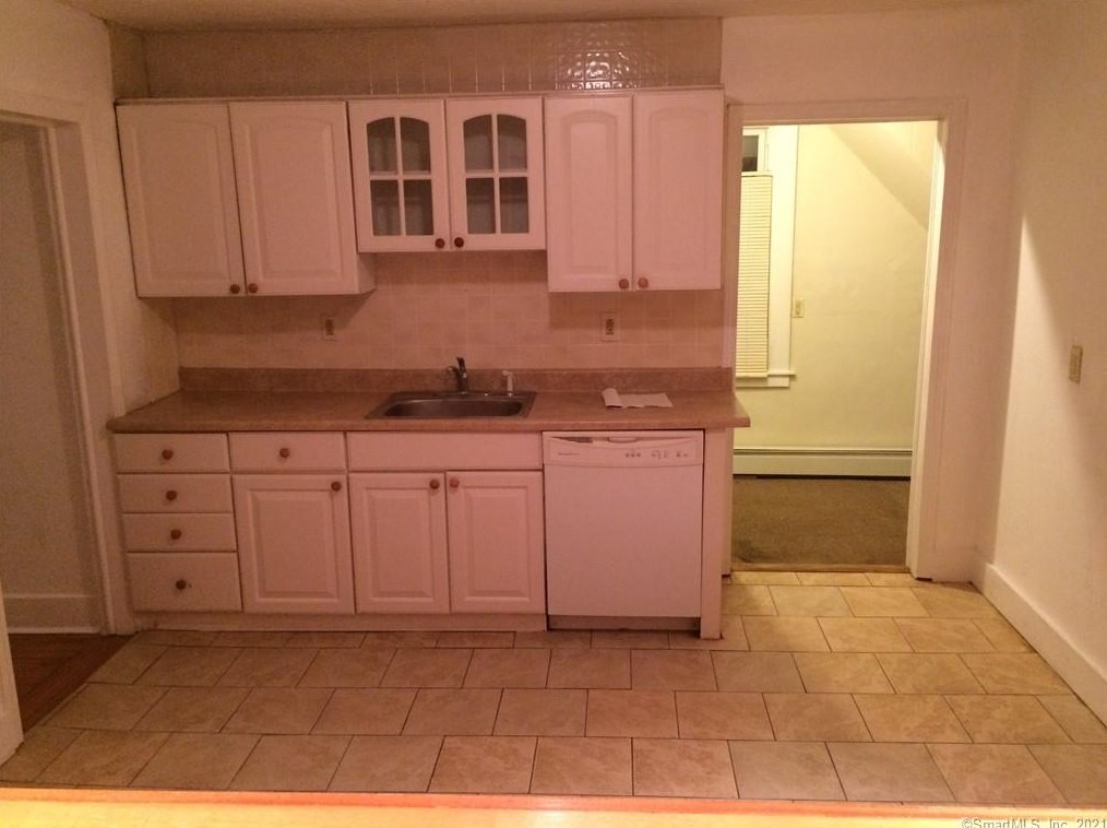 28 Talcott Ave, Vernon CT  06066-3182 exterior