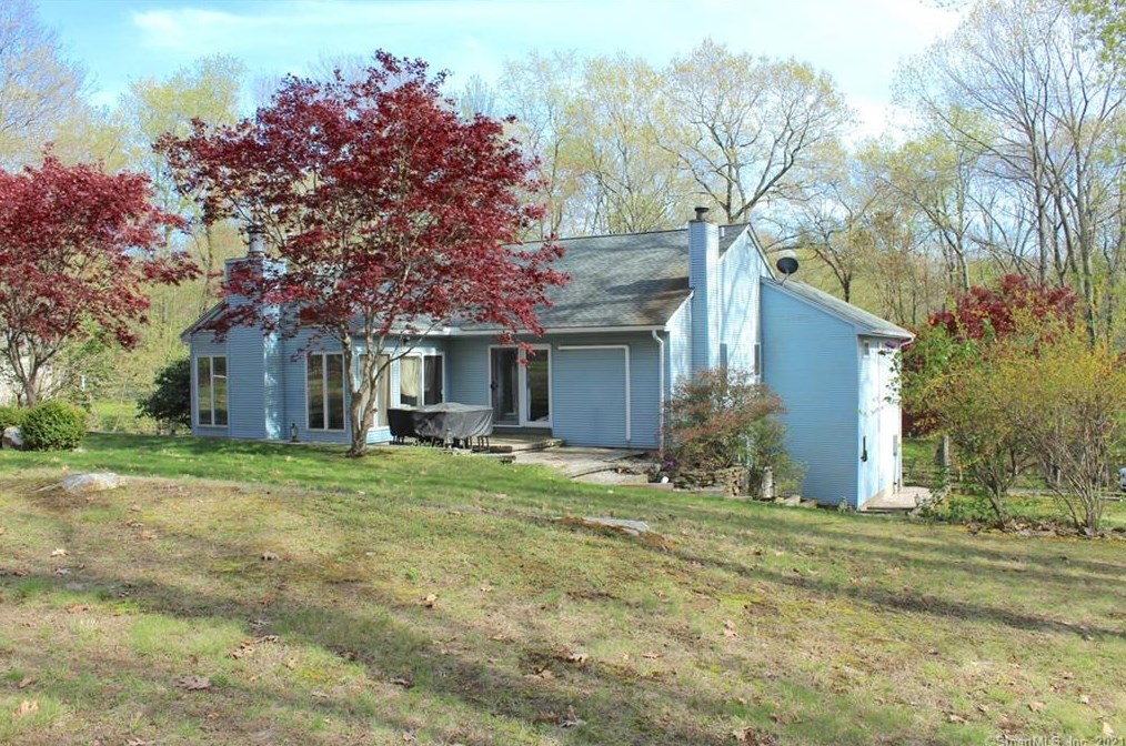 20 Esthers Ln Ext, Morris, CT 06763