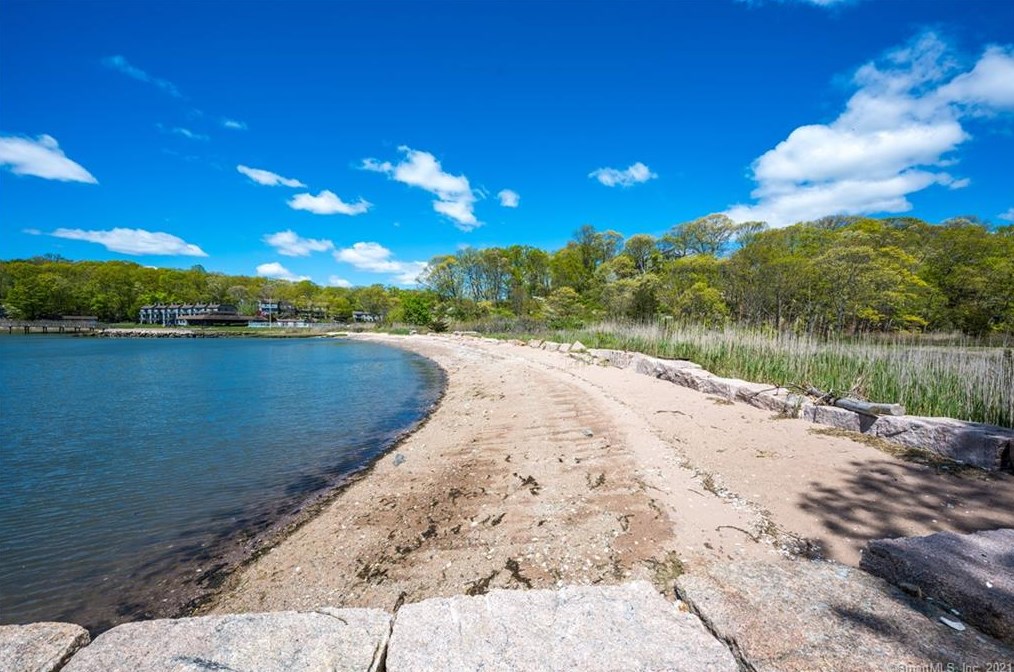 14 Castle Rock, Branford CT  06405-4458 exterior