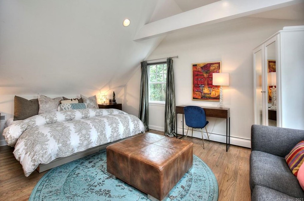 5 Iris Ln, Westport CT  06880-5325 exterior