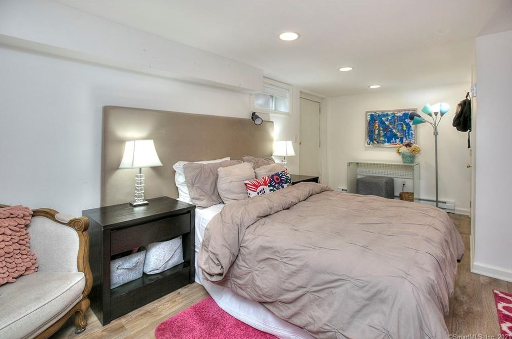 5 Iris Ln, Westport CT  06880-5325 exterior