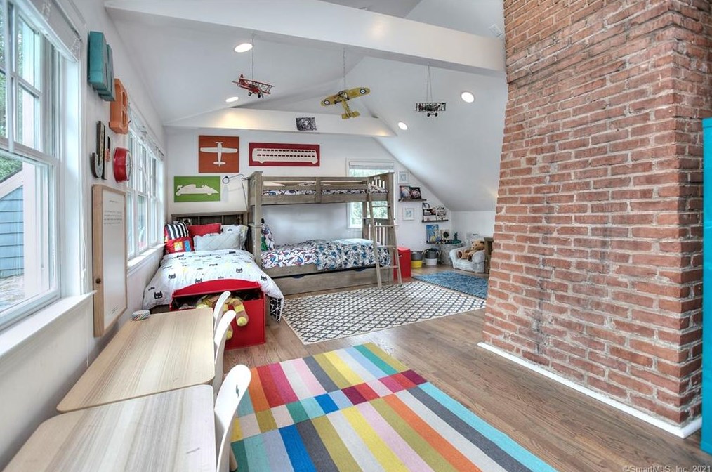 5 Iris Ln, Westport CT  06880-5325 exterior