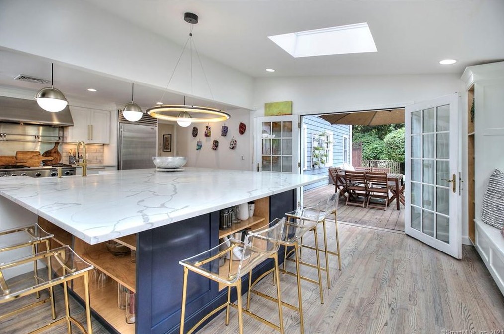 5 Iris Ln, Westport CT  06880-5325 exterior