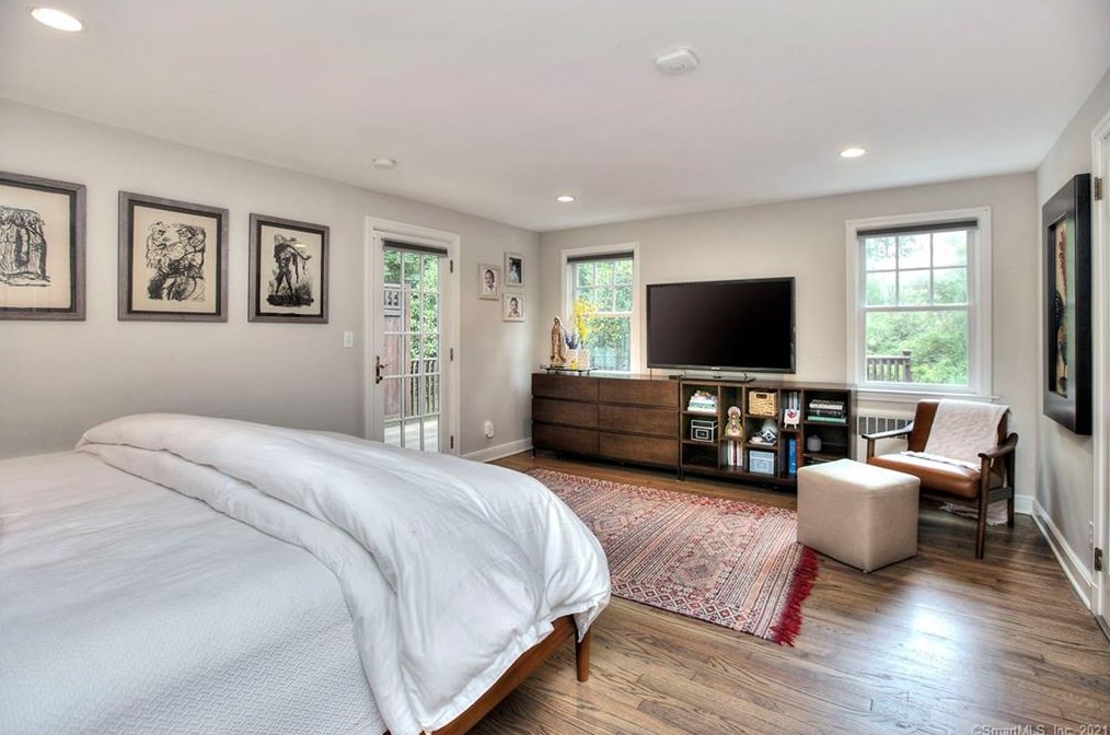 5 Iris Ln, Westport CT  06880-5325 exterior