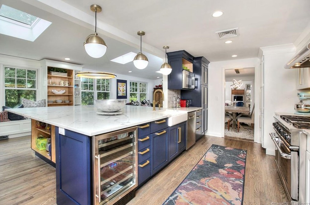 5 Iris Ln, Westport CT  06880-5325 exterior