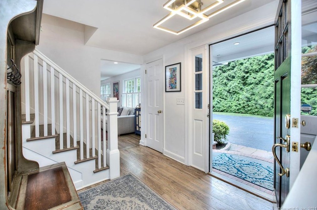 5 Iris Ln, Westport CT  06880-5325 exterior