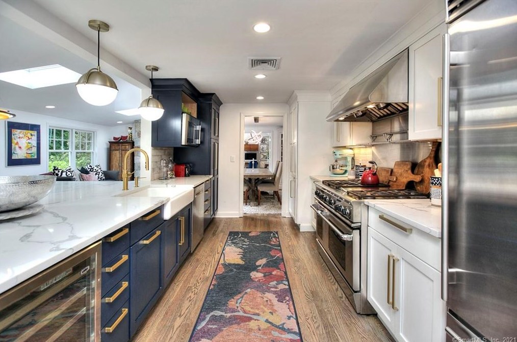 5 Iris Ln, Westport CT  06880-5325 exterior