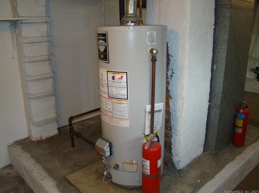 11 Webster St, Hartford CT 06111-5147 exterior