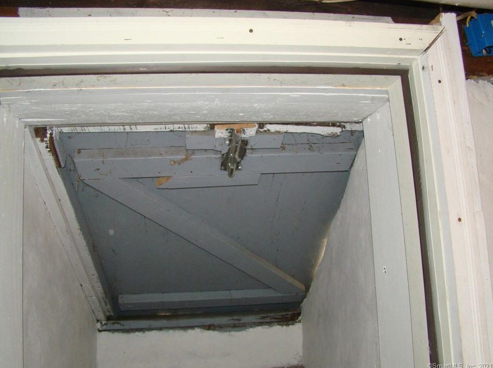 11 Webster St, Hartford CT 06111-5147 exterior