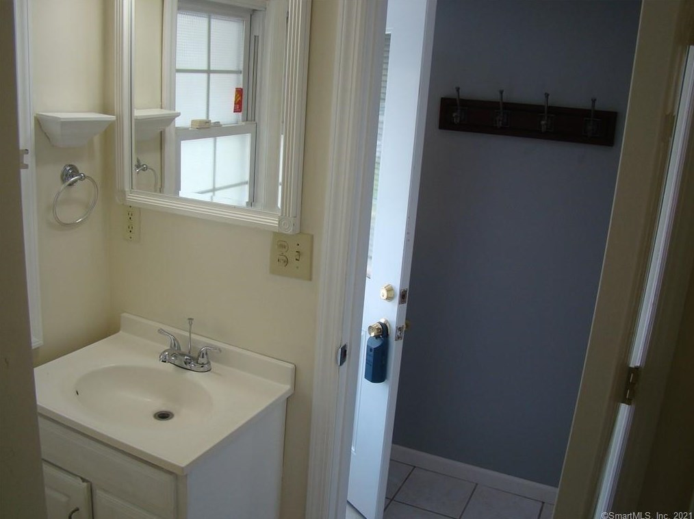 11 Webster St, Hartford CT 06111-5147 exterior