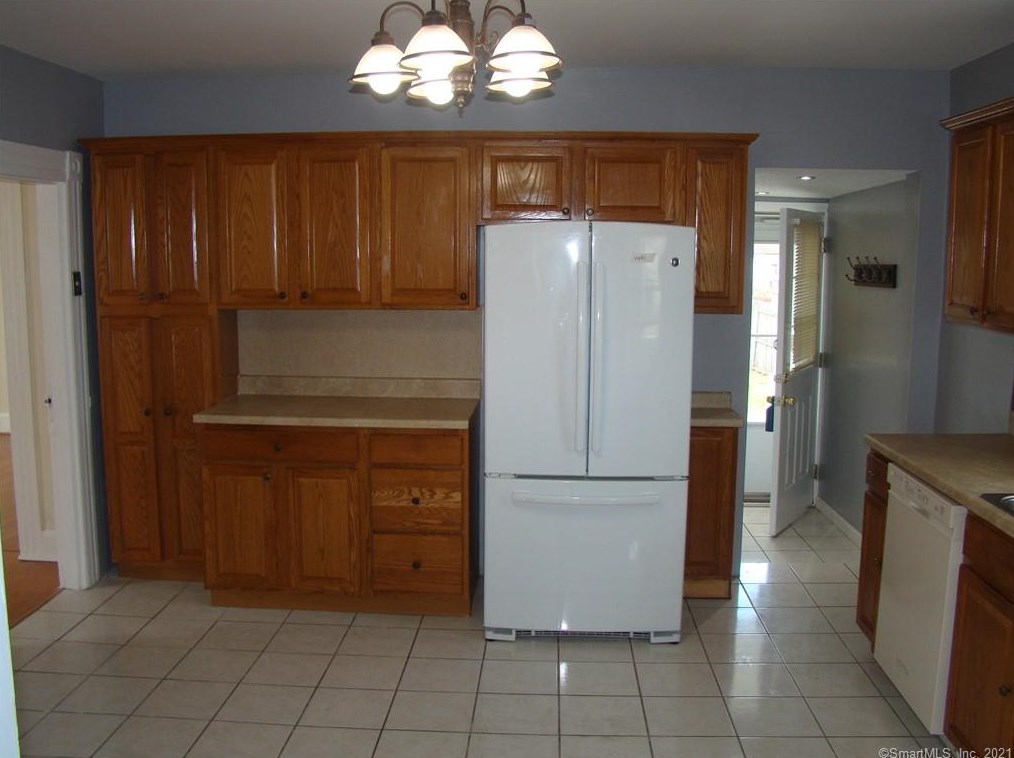 11 Webster St, Hartford CT 06111-5147 exterior