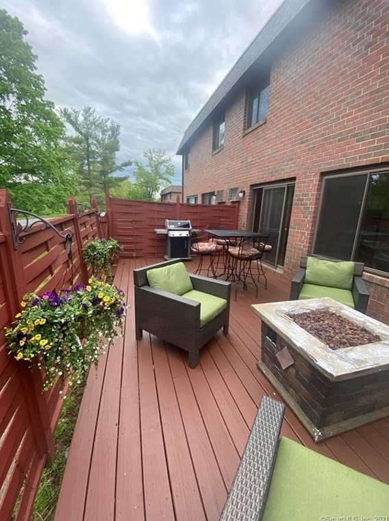 61 Sharon Ln, Hartford CT 06109-3409 exterior