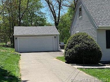 30 Sunset Dr, Huntington, CT 06484