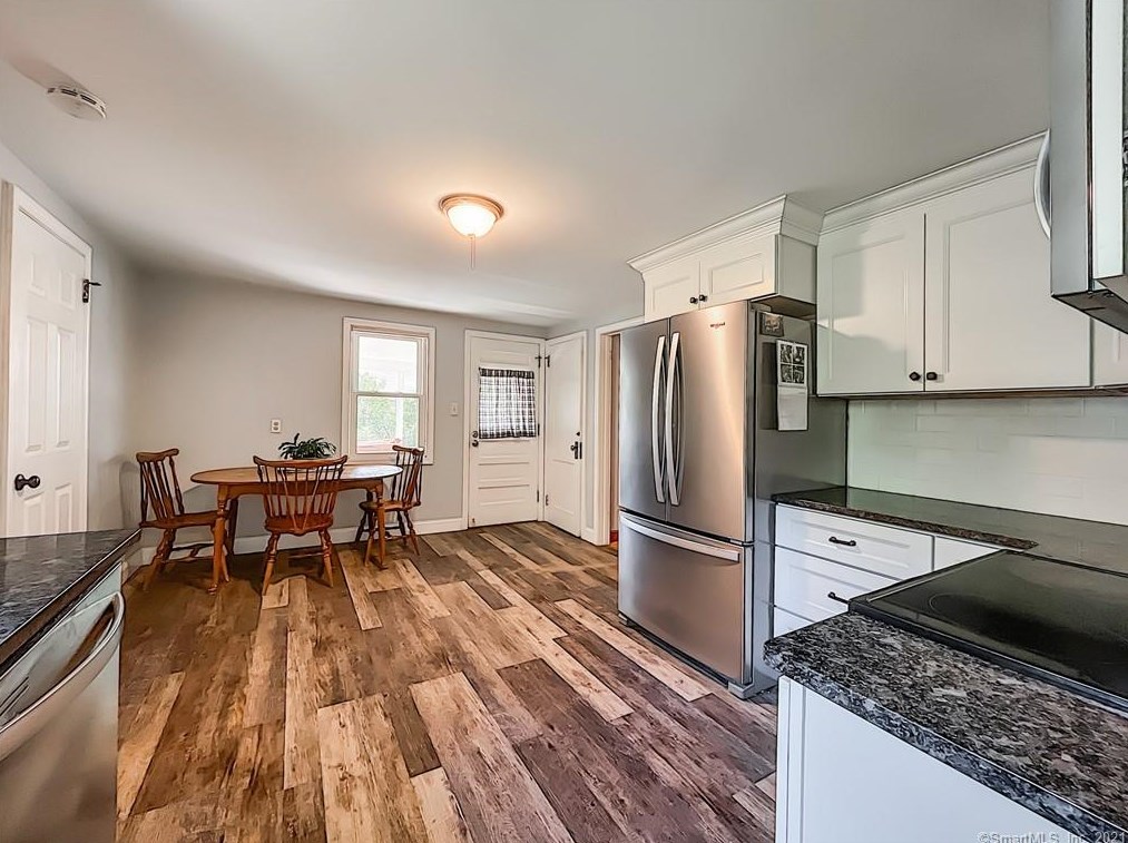 516 Grand St, Suffield CT  06093-3417 exterior