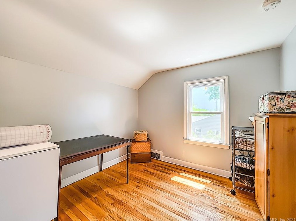 516 Grand St, Suffield CT  06093-3417 exterior