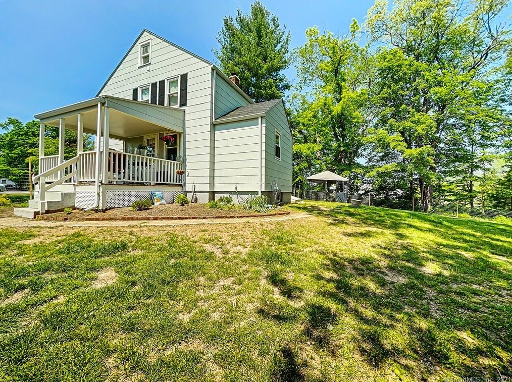 516 Grand St, Suffield CT  06093-3417 exterior