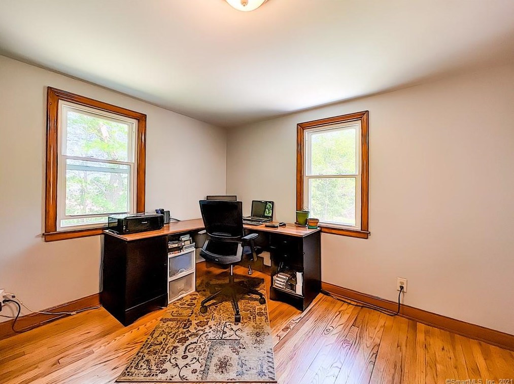 516 Grand St, Suffield CT  06093-3417 exterior