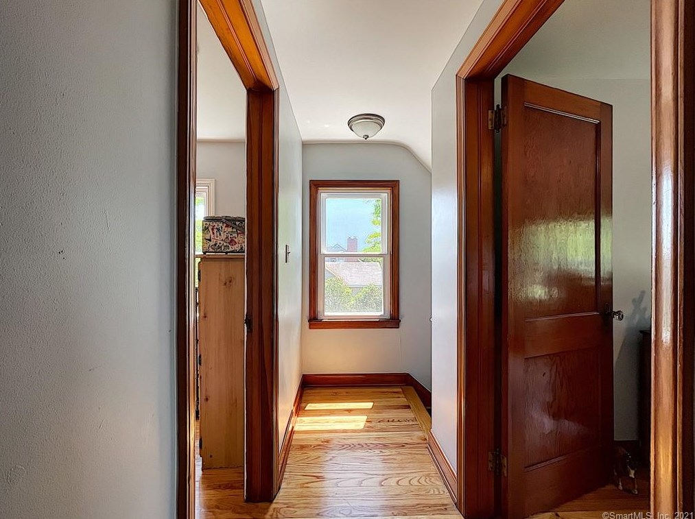 516 Grand St, Suffield CT  06093-3417 exterior