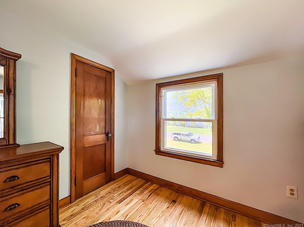 516 Grand St, Suffield CT  06093-3417 exterior