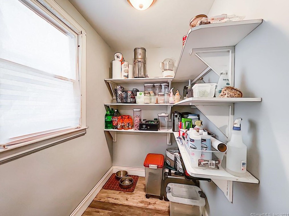 516 Grand St, Suffield CT  06093-3417 exterior