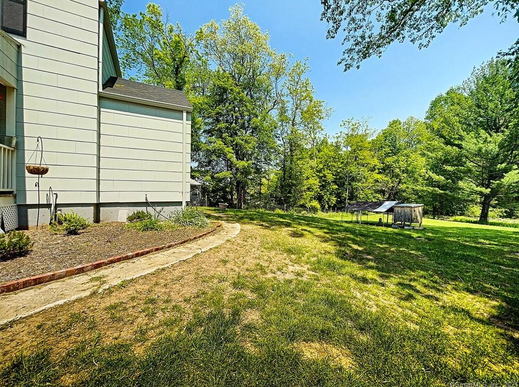 516 Grand St, Suffield CT  06093-3417 exterior