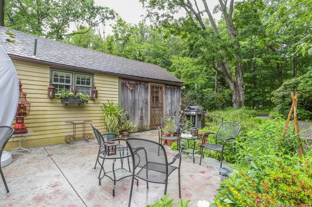 81 Green Hill Rd, Deep River, CT 06419