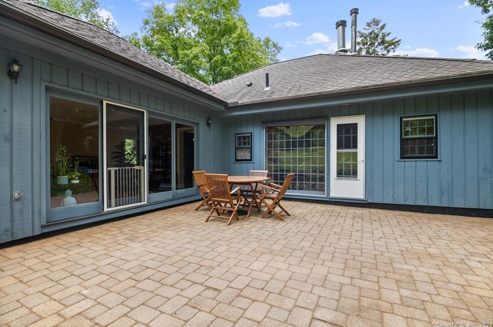 123 Horse Pond Rd, Madison CT  06443-2514 exterior