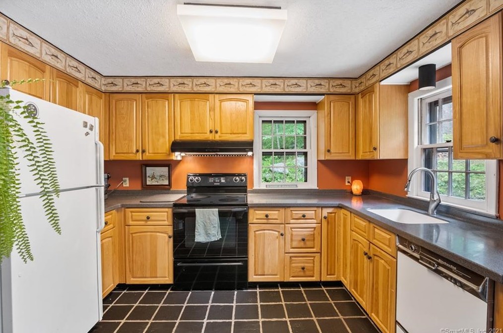 123 Horse Pond Rd, Madison CT  06443-2514 exterior