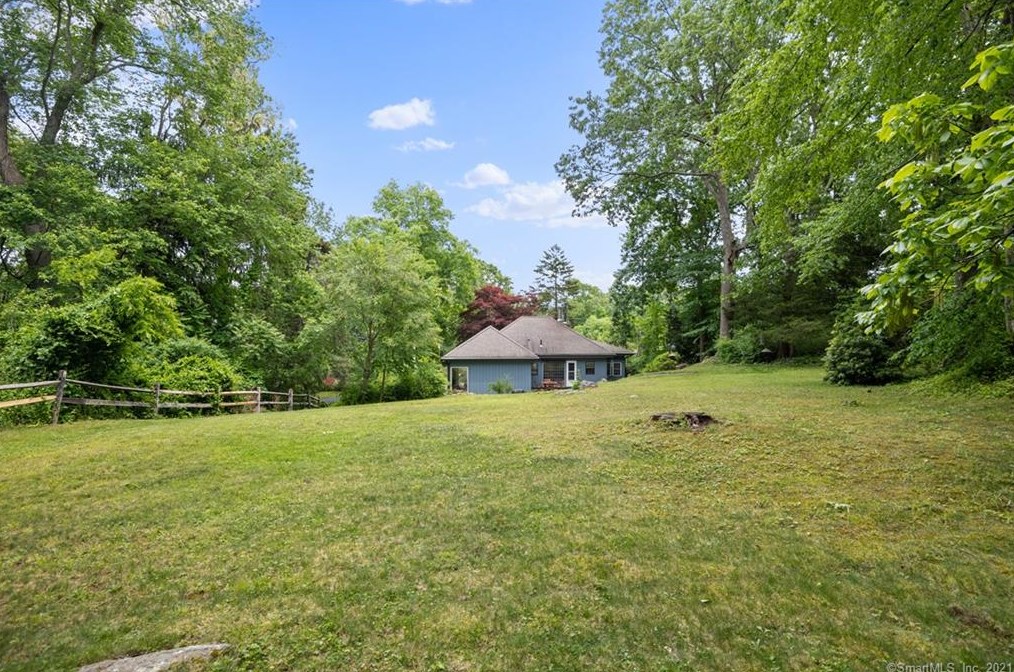 123 Horse Pond Rd, Madison CT  06443-2514 exterior