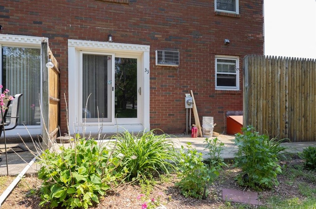 33 Brandywine Ln, Suffield CT  06078-2139 exterior