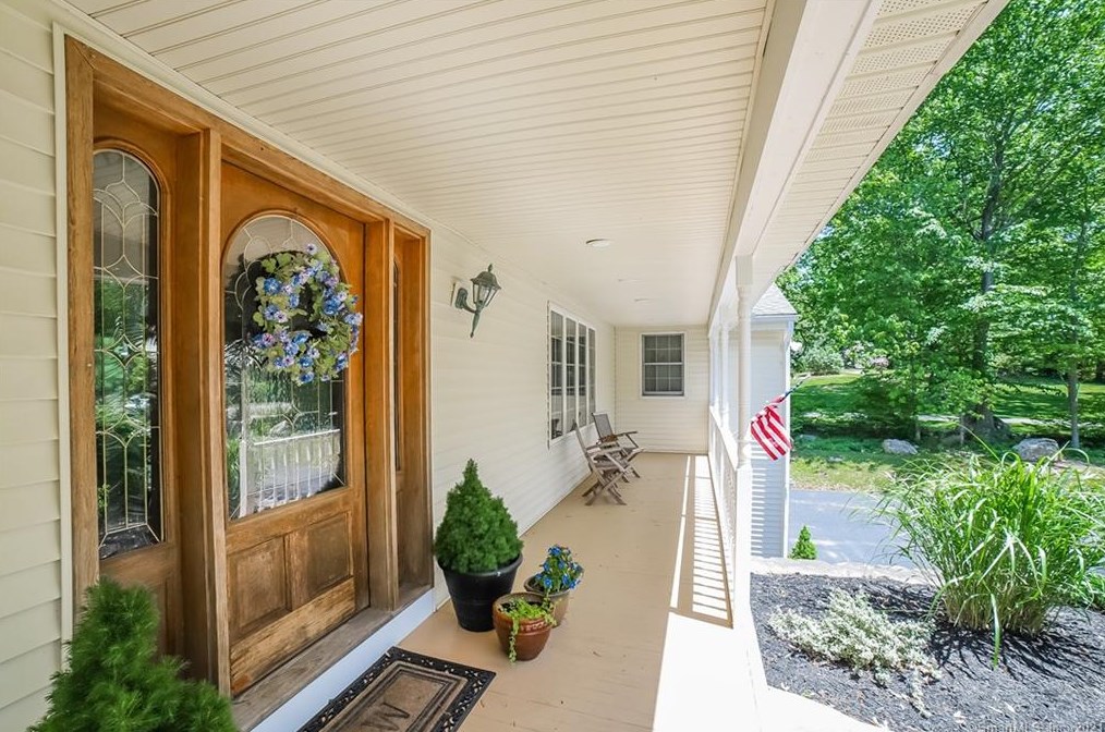 130 Mctigh Rd, Higganum, CT 06441