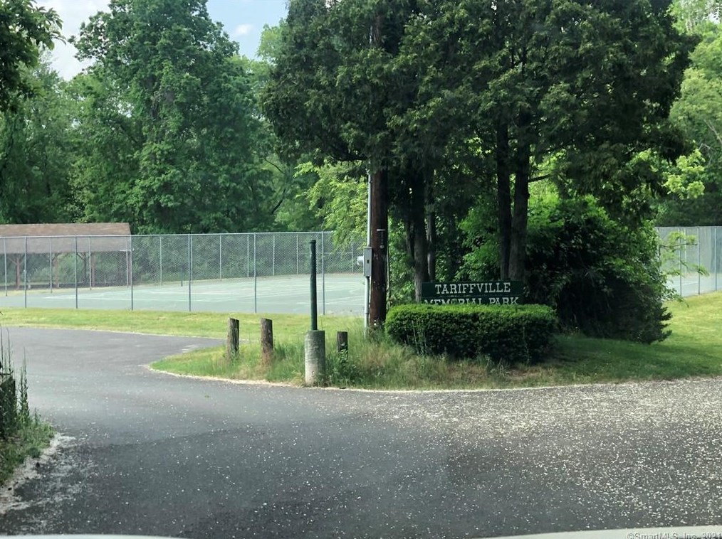 22 Main Street Ext, Simsbury CT  06081-9678 exterior