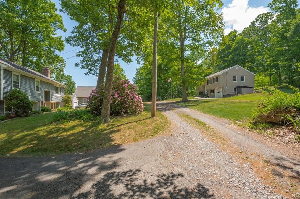 532 Berkshire Rd, Southbury CT  06488-2073 exterior