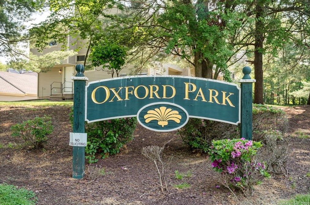 5 Cherokee Ct, Cromwell CT  06416-1213 exterior