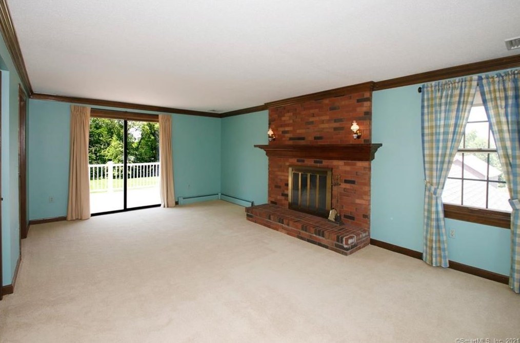 1175 Mapleton Ave, Suffield CT  06078-1334 exterior