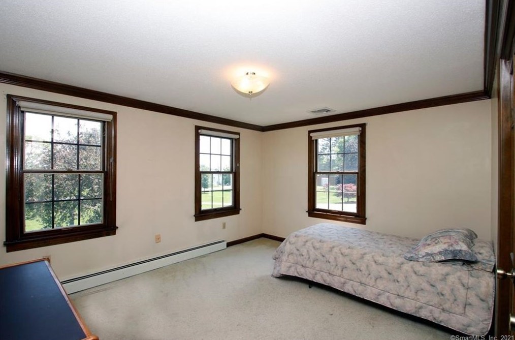 1175 Mapleton Ave, Suffield CT  06078-1334 exterior