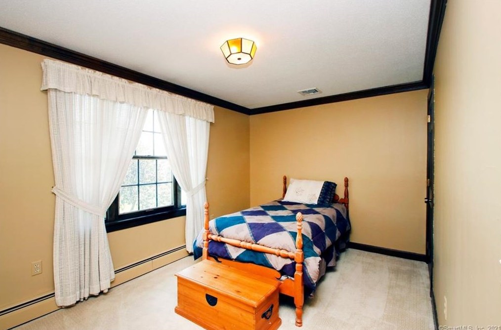 1175 Mapleton Ave, Suffield CT  06078-1334 exterior