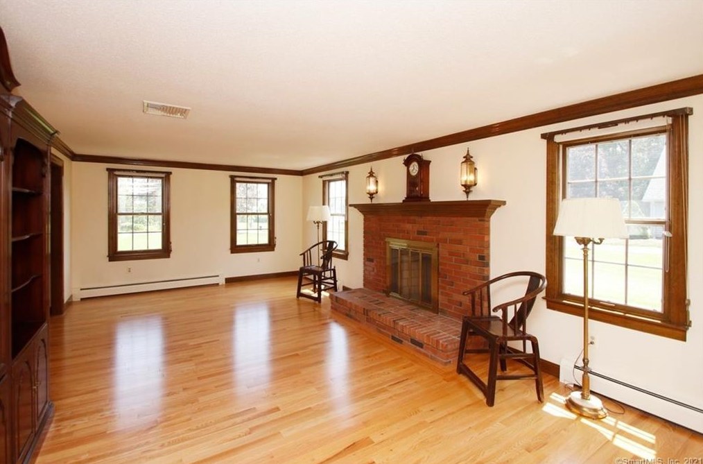 1175 Mapleton Ave, Suffield CT  06078-1334 exterior