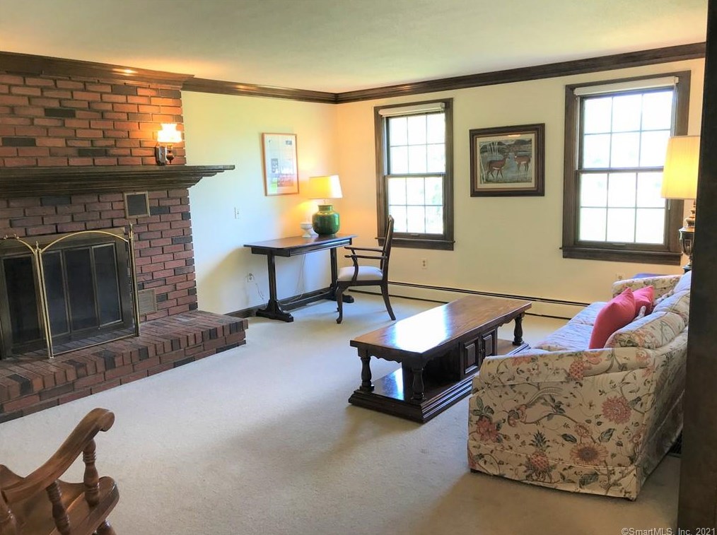 1175 Mapleton Ave, Suffield CT  06078-1334 exterior