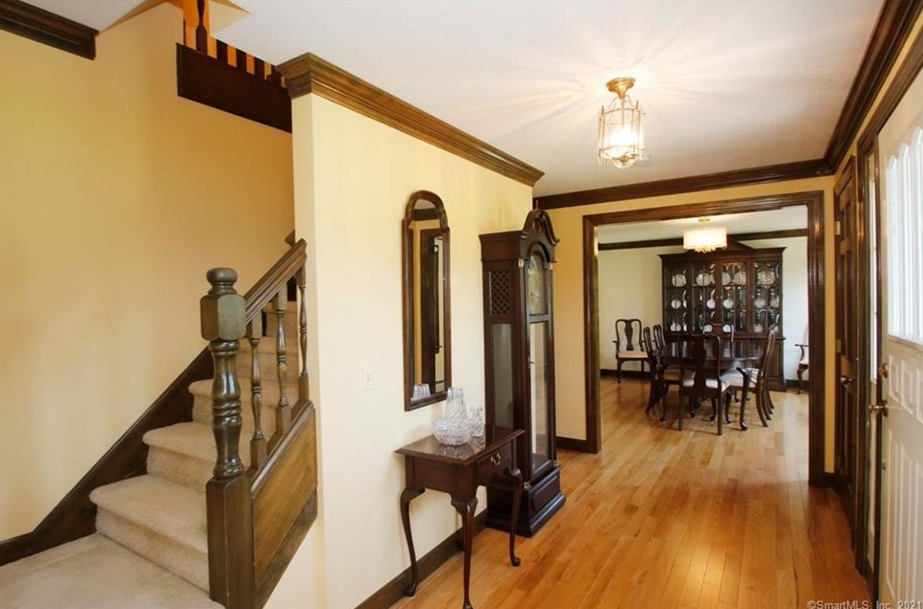 1175 Mapleton Ave, Suffield CT  06078-1334 exterior