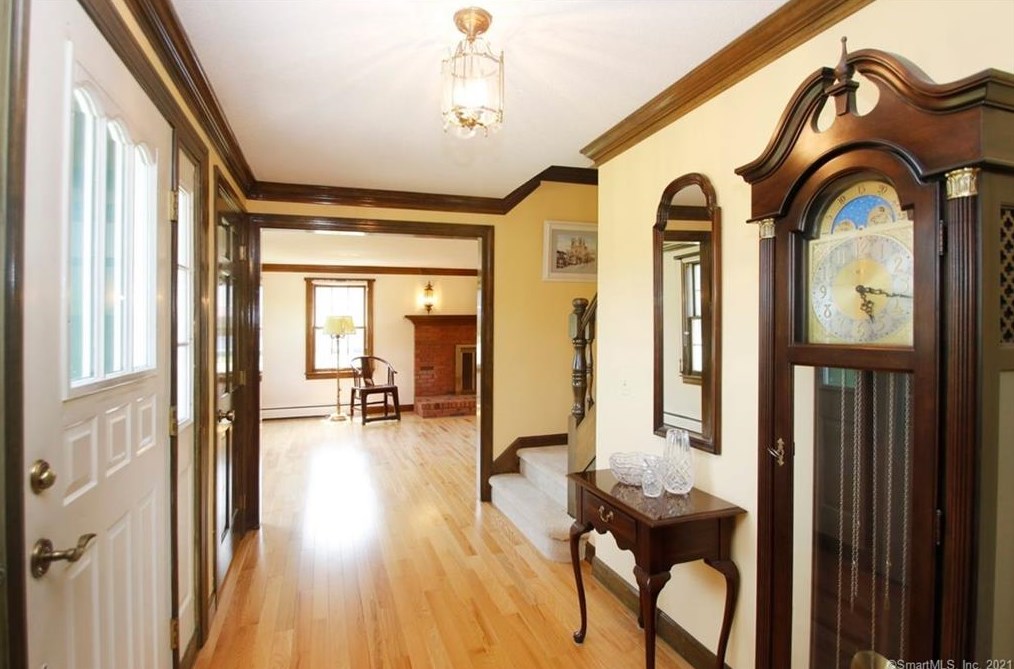 1175 Mapleton Ave, Suffield CT  06078-1334 exterior