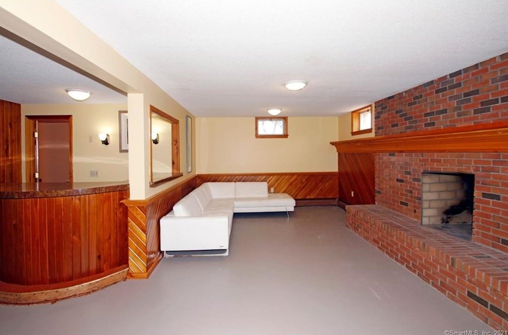 1175 Mapleton Ave, Suffield CT  06078-1334 exterior