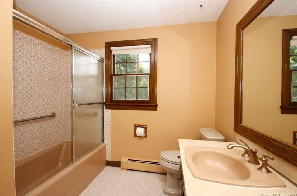 1175 Mapleton Ave, Suffield CT  06078-1334 exterior